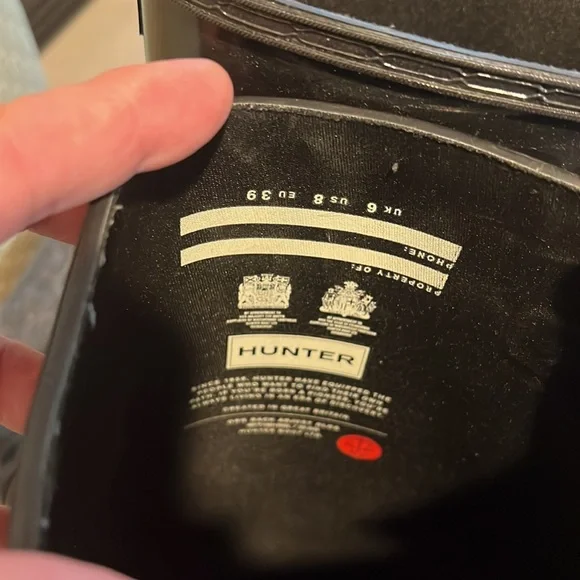 Hunter tall glossy rain boots. Size US 8. Euro 39.  Black. Worn only a few times - Picture 4 of 6